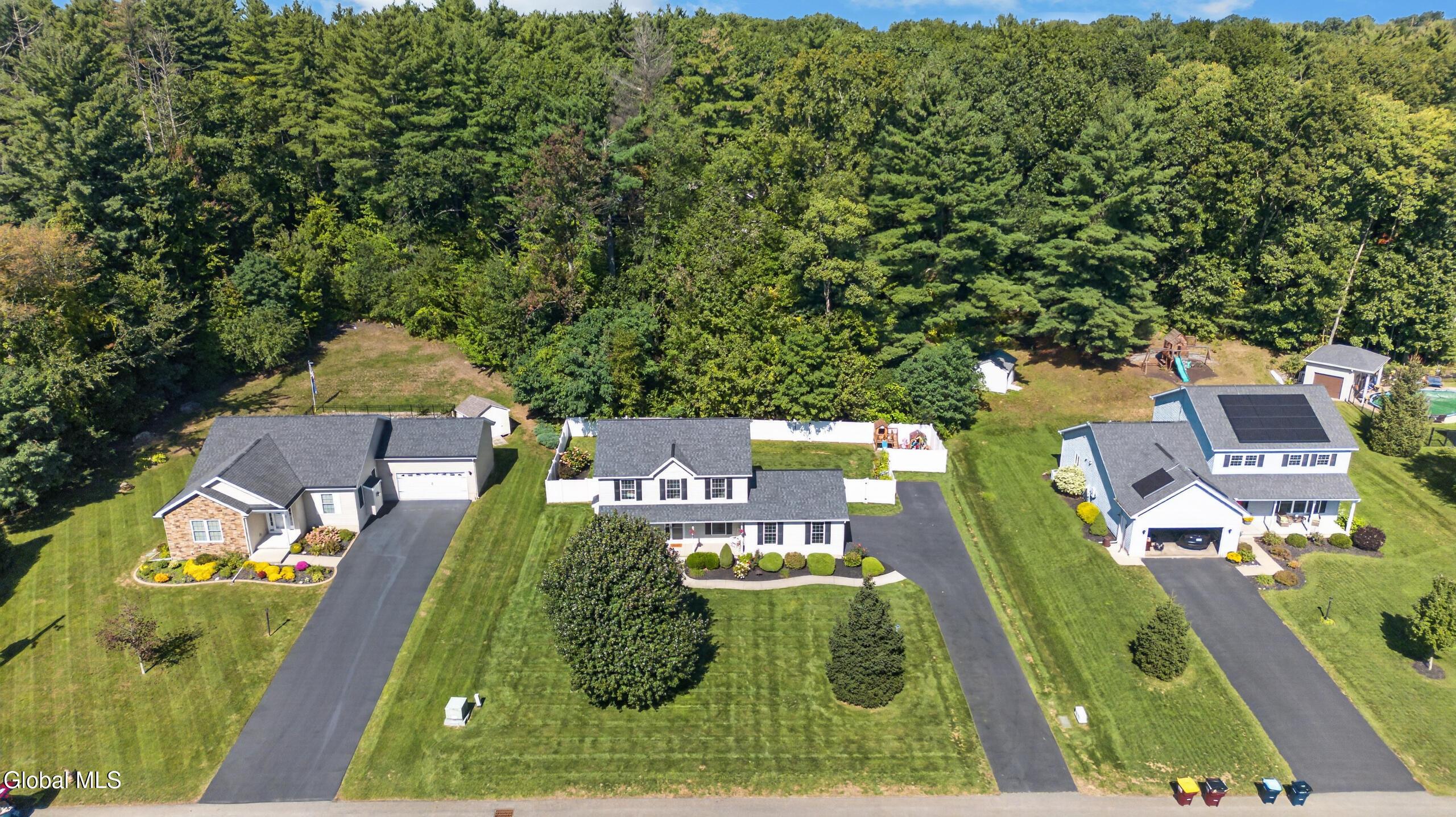 Kelly Ln, Halfmoon, NY 12065