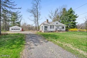 Pearse Rd, Schenectady, NY 12309