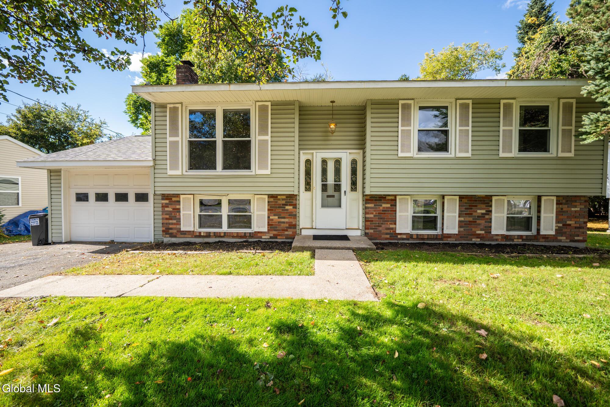W Circular Ct, Saratoga Springs, NY 12866