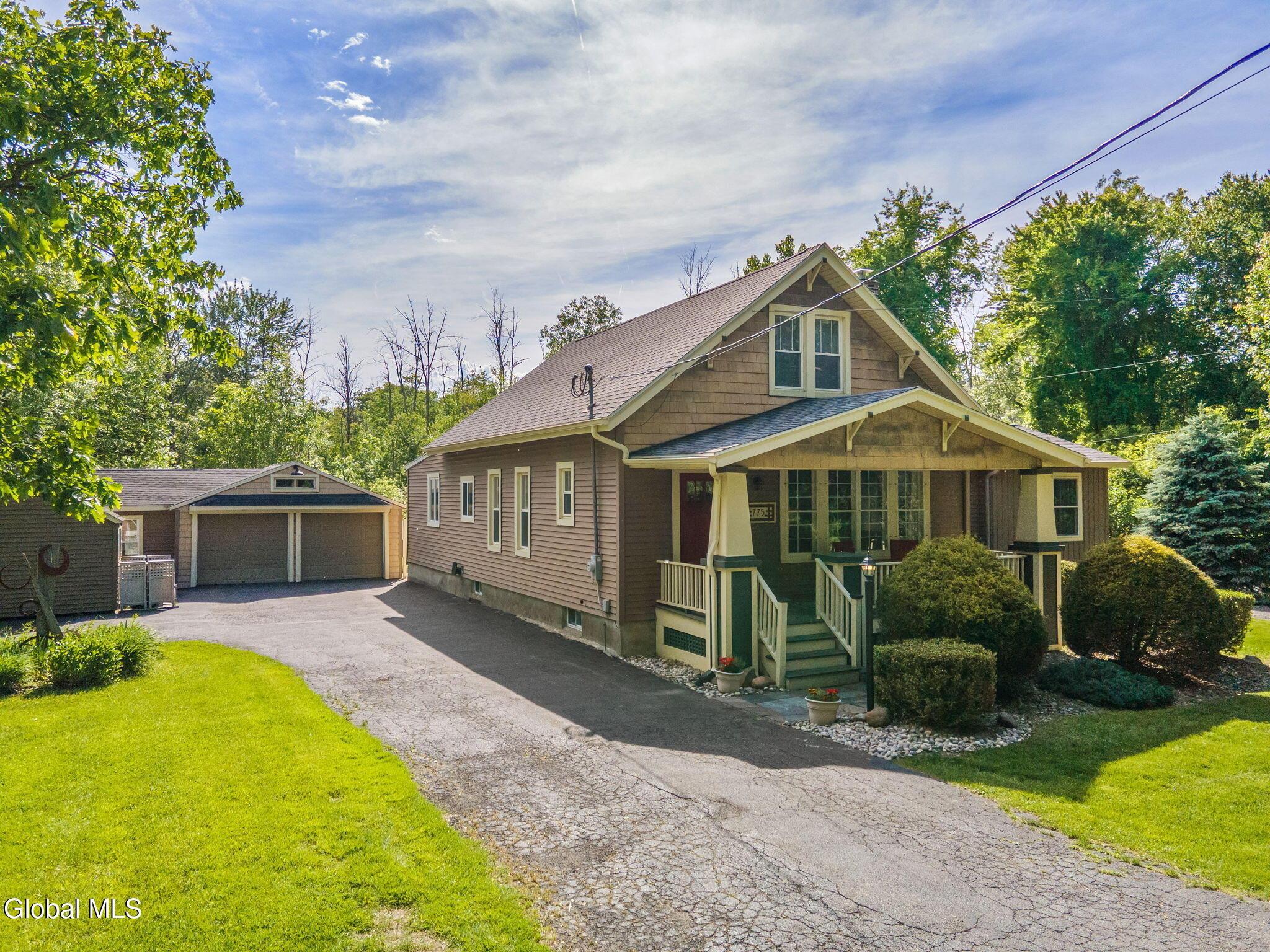 St Davids Ln, Schenectady, NY 12309