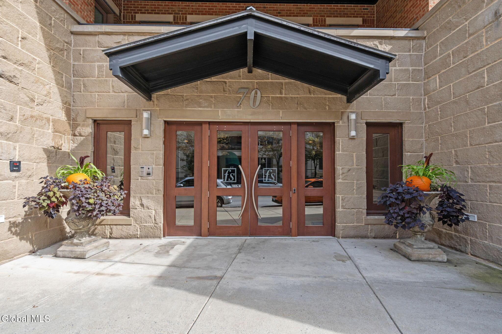 Railroad Pl, Saratoga Springs, NY 12866
