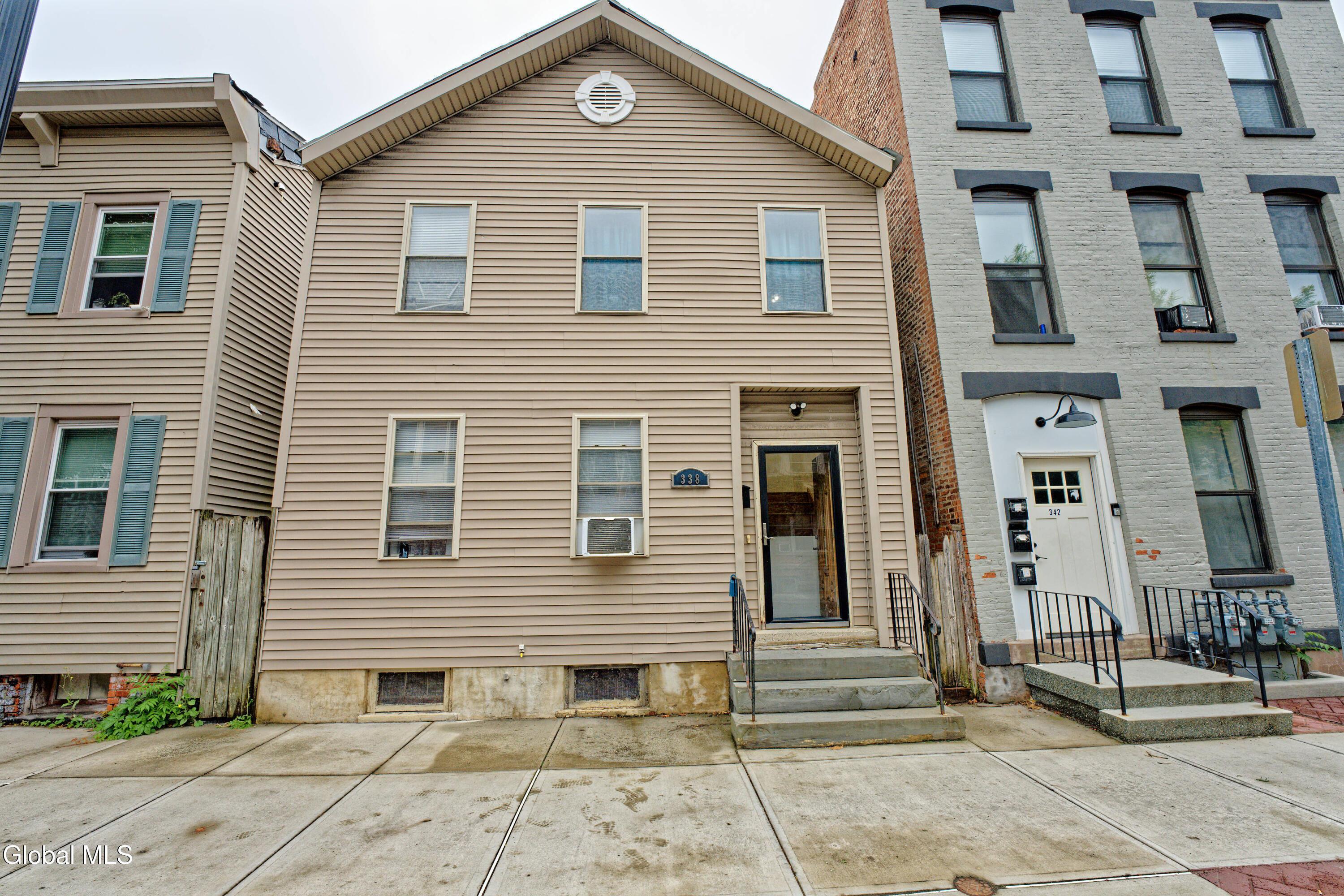 4th St, Troy, NY 12180
