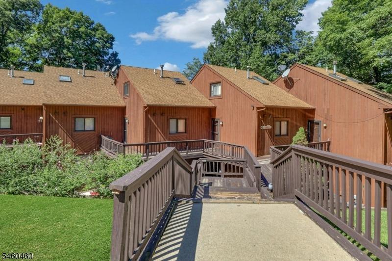 Davos Dr, Vernon, NJ 07462