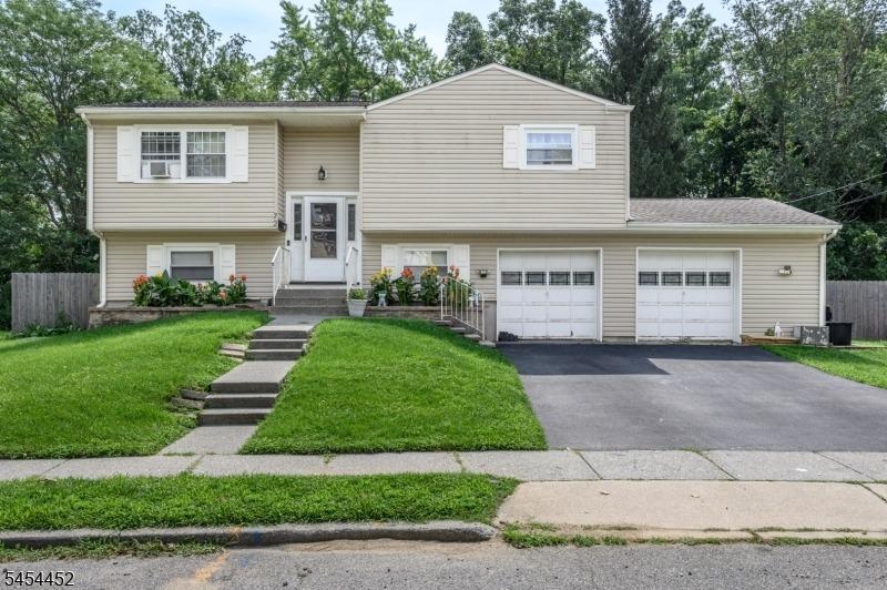 Lawrence Dr, Hackettstown, NJ 07840