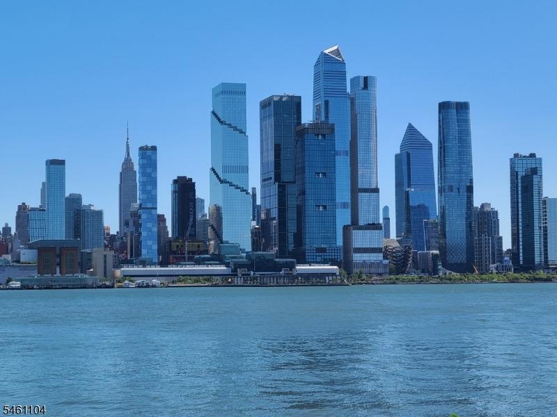 Henley Pl, Weehawken, NJ 07086
