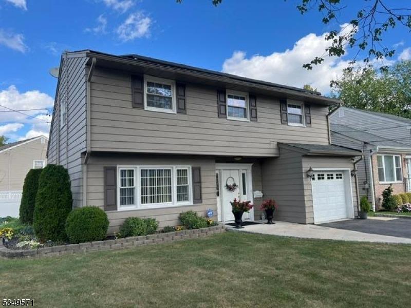 Donna Ct, Nutley, NJ 07110