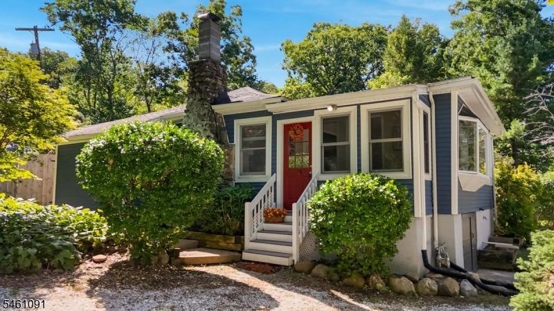 Laurel Dr, Oak Ridge, NJ 07438