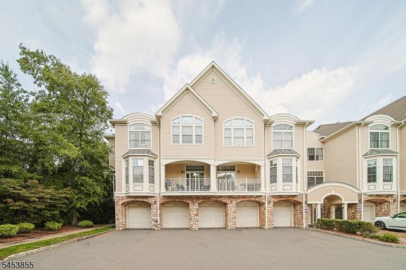 Turlington Ct, Livingston, NJ 07039