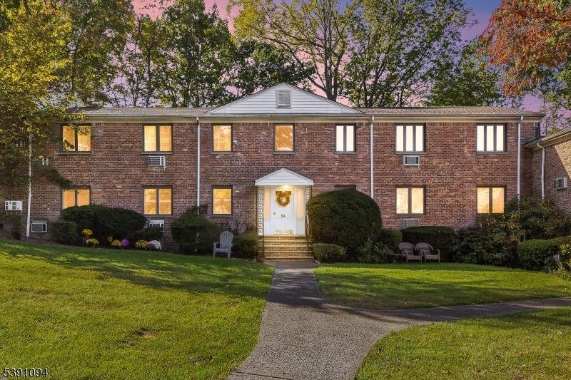 Troy Dr, Springfield, NJ 07081