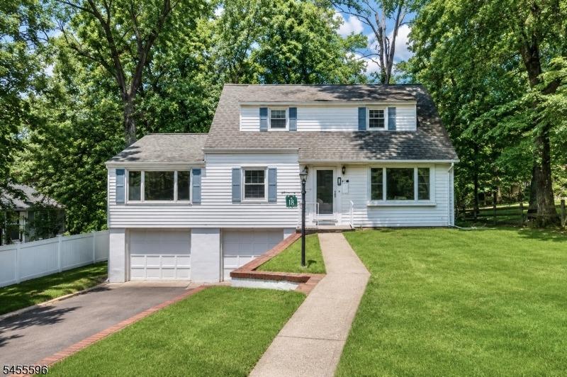 Mountainside Dr, Wayne, NJ 07470
