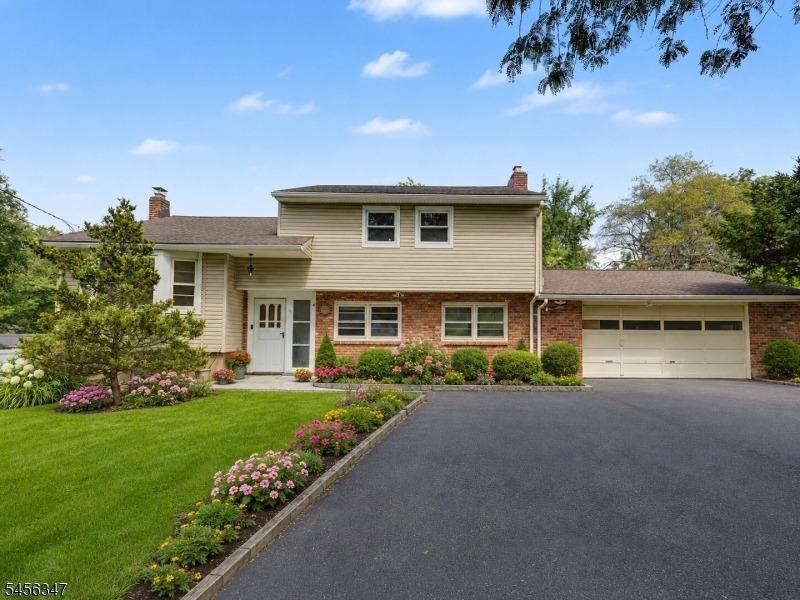 Dolly Dr, Parsippany, NJ 07054