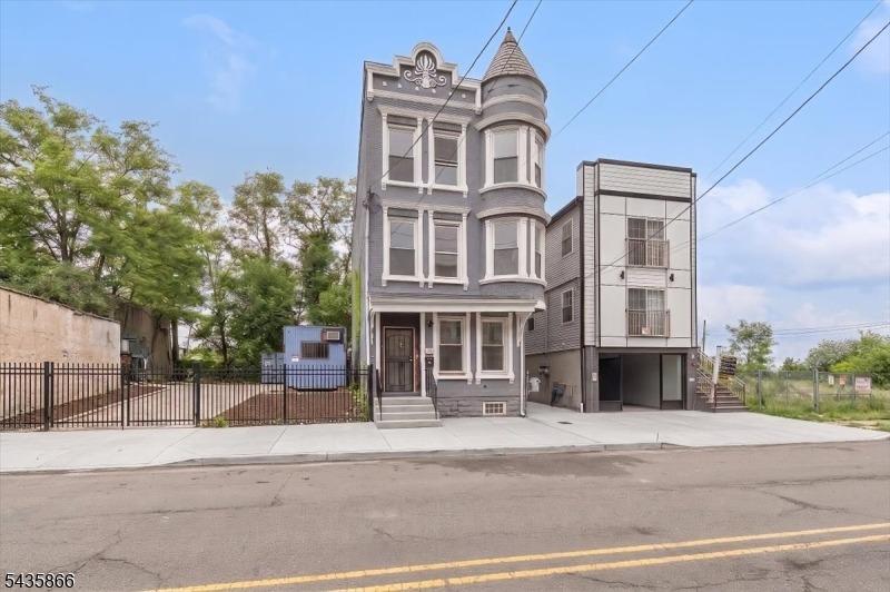 18th Ave, Newark, NJ 07108