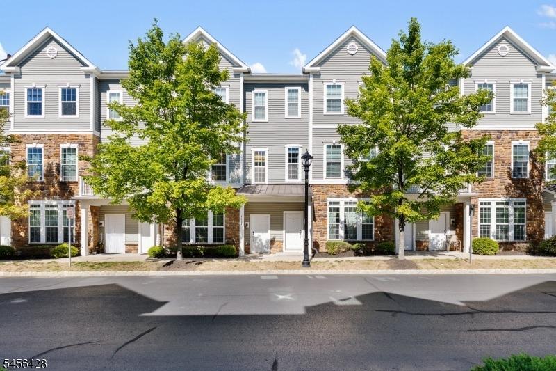 Hudson Cir, Highland Park, NJ 08904