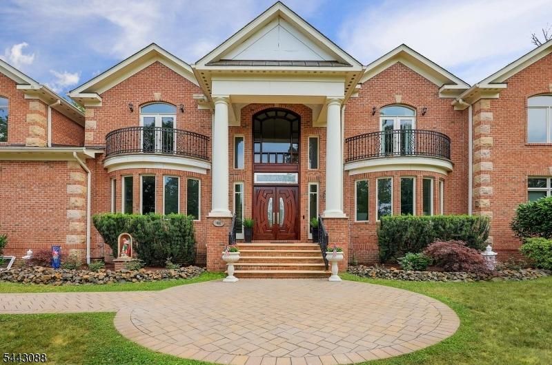 Mareu Dr, Watchung, NJ 07069