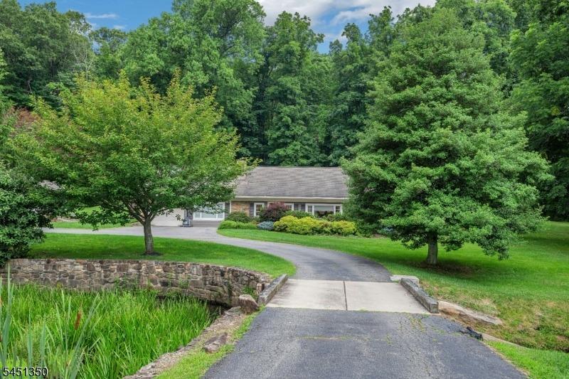 E Valley Brook Rd, Long Valley, NJ 07853