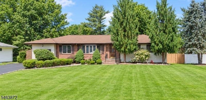 Schwinn Dr, Clark, NJ 07066