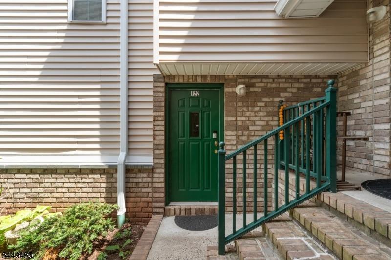 Rip Van Dam Ct, Belle Mead, NJ 08502