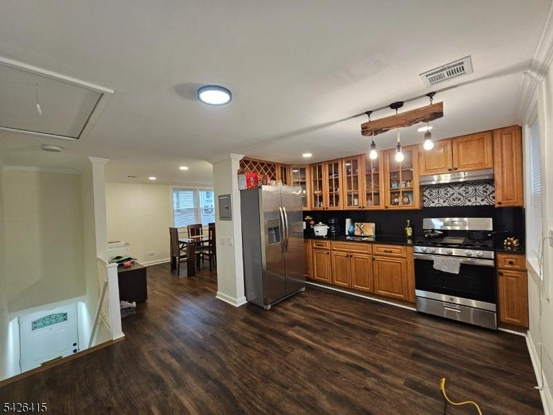 Wood Ave, Roselle, NJ 07203