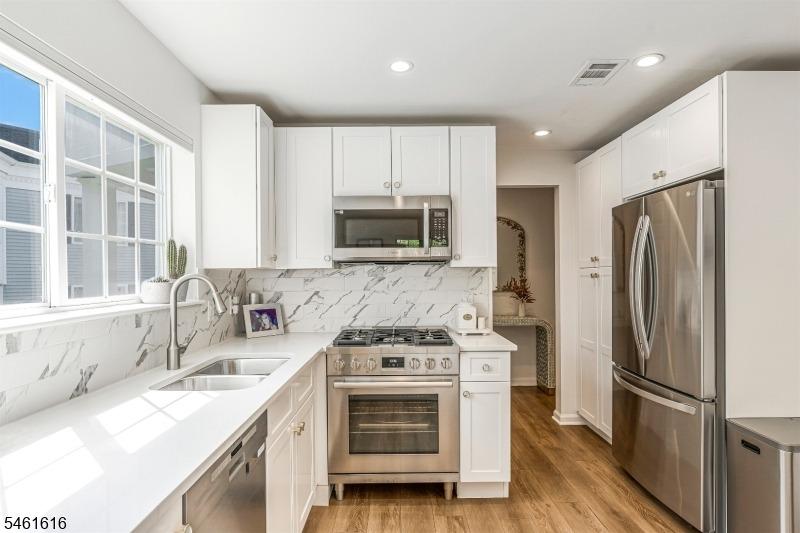 Riveredge Dr, Chatham, NJ 07928