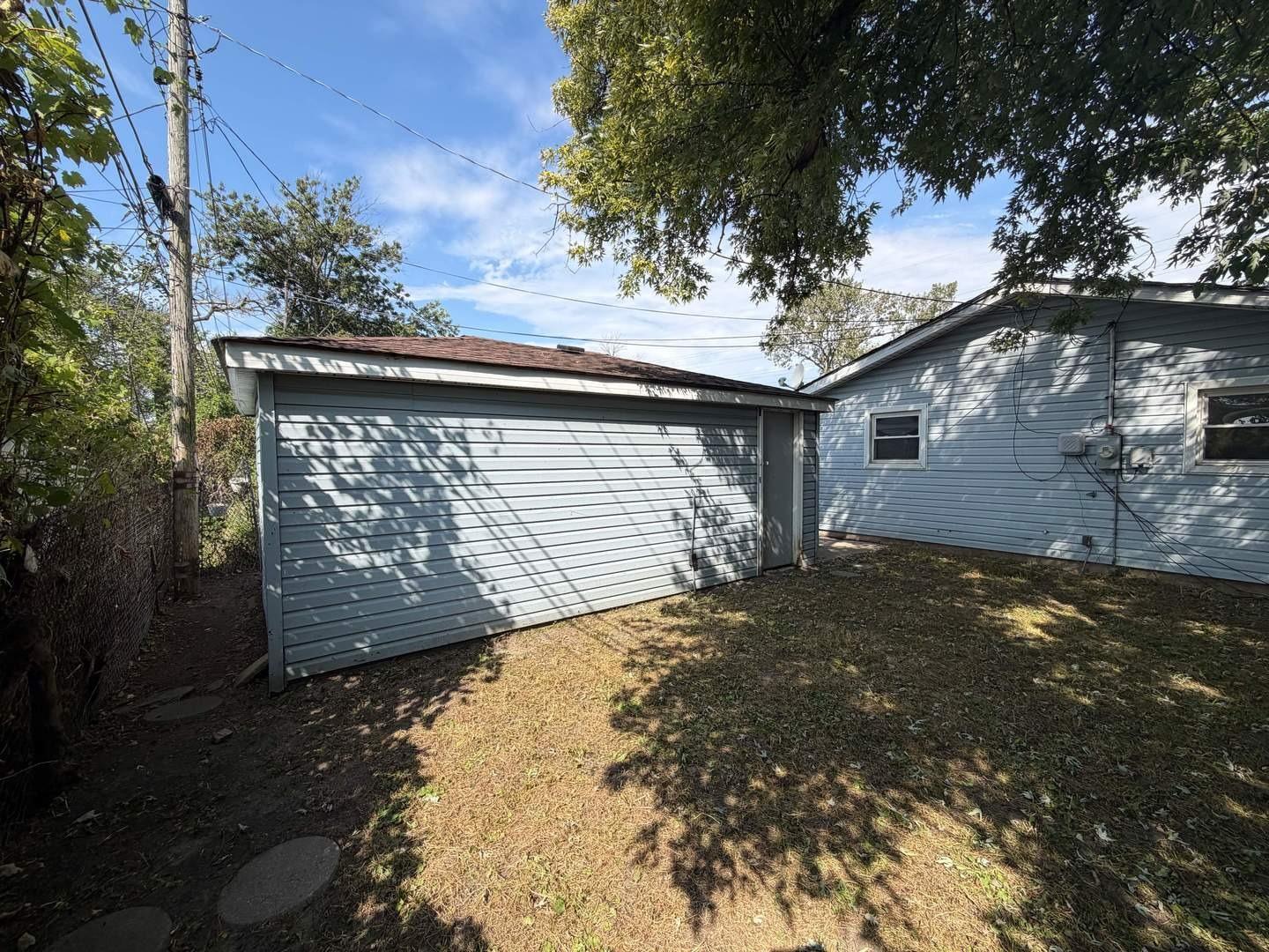 Nelson Ave, Robbins, IL 60472