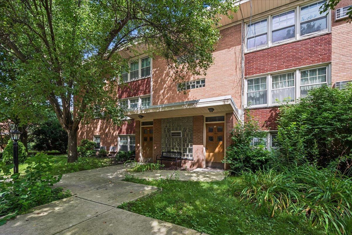 N Ridge Blvd, Chicago, IL 60645