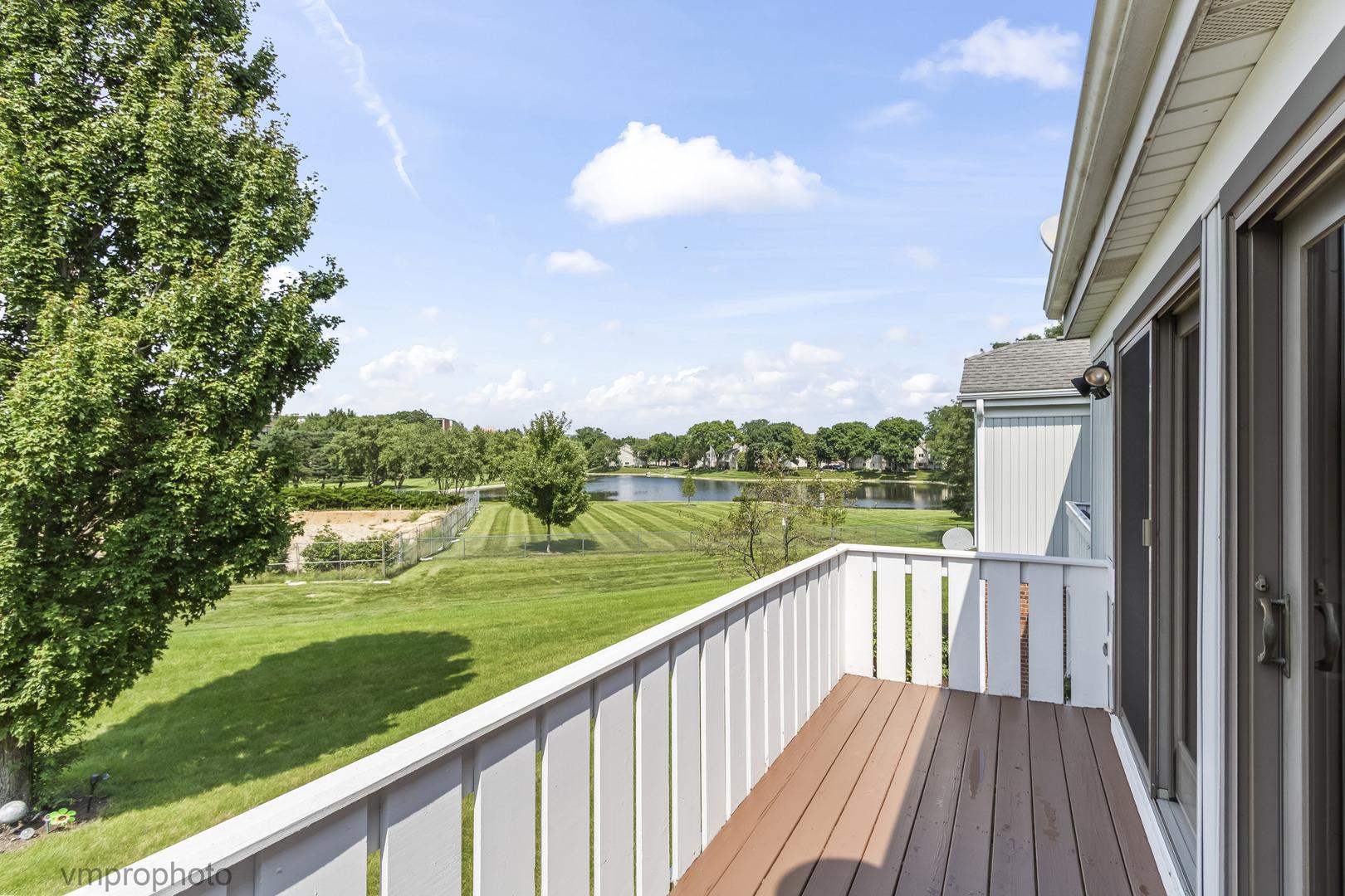Arrowwood Ct, Schaumburg, IL 60193