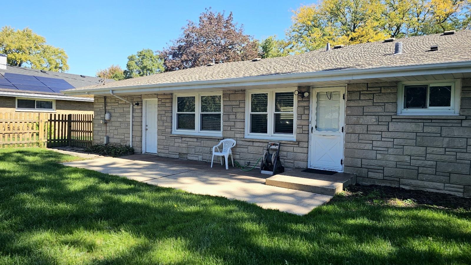 Hill Ave, North Aurora, IL 60542