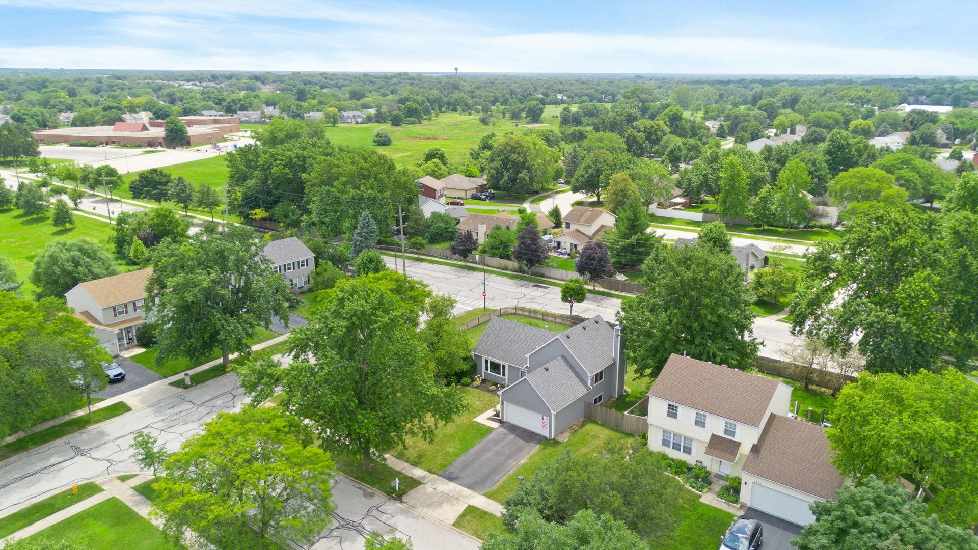 Pontiac Cir, Naperville, IL 60565