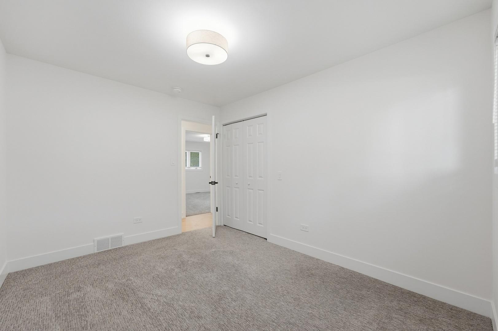 Main St, Downers Grove, IL 60516