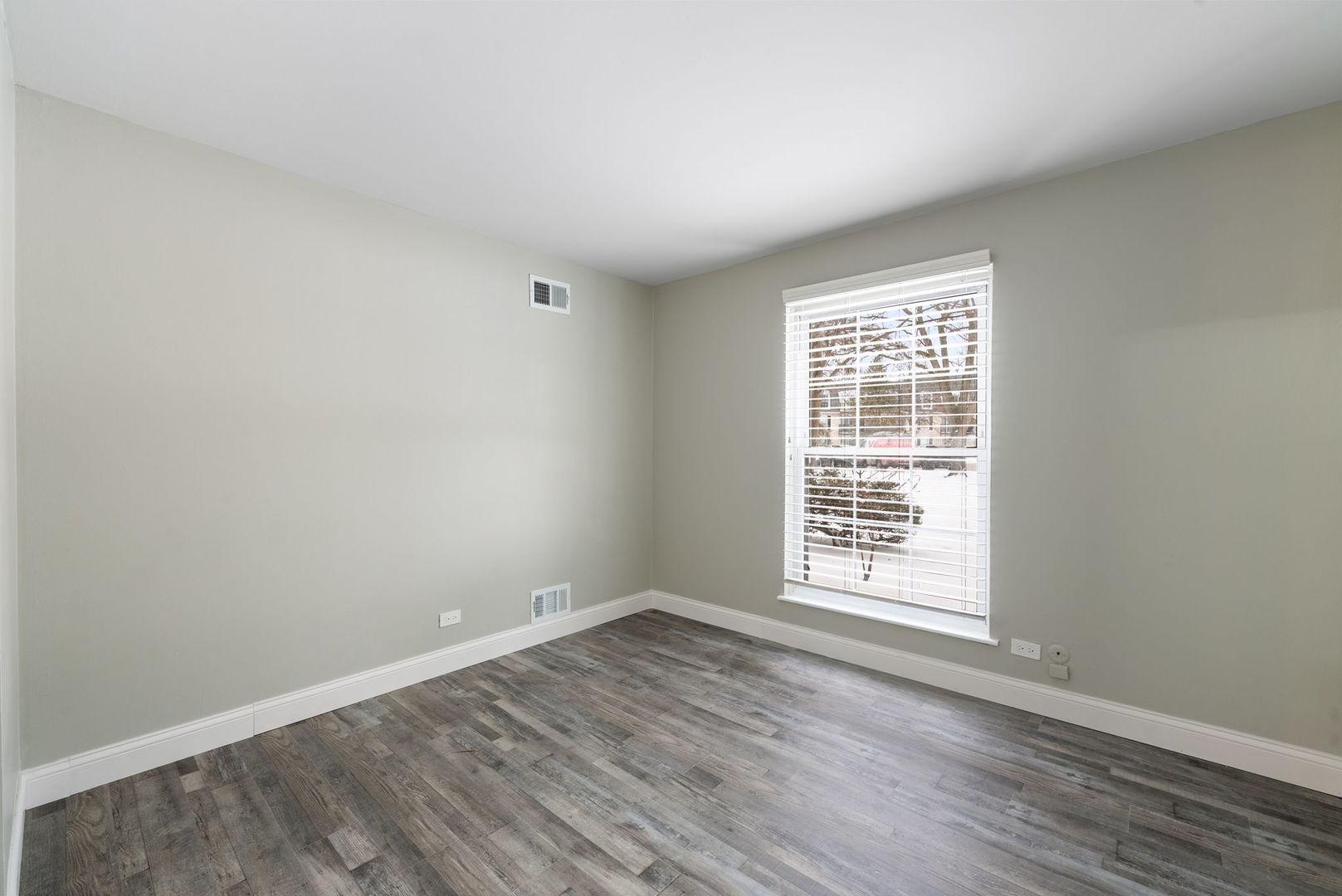 Carriageway Dr, Rolling Meadows, IL 60008