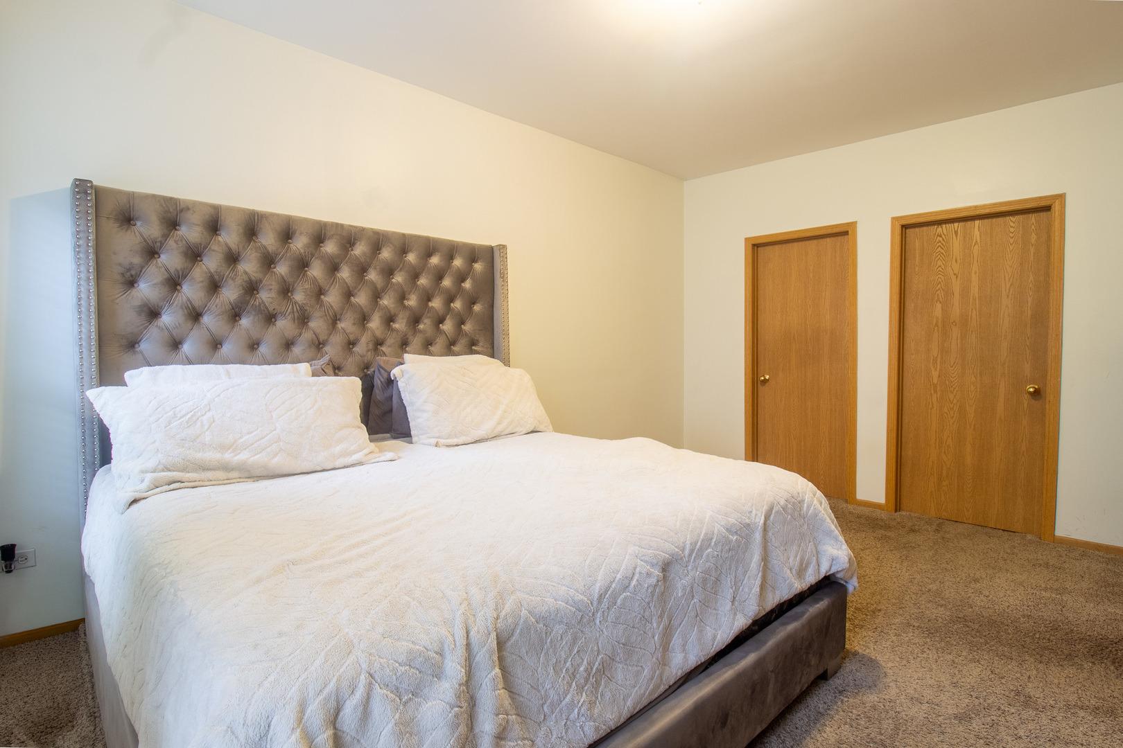 E 70th Pl, Chicago, IL 60649
