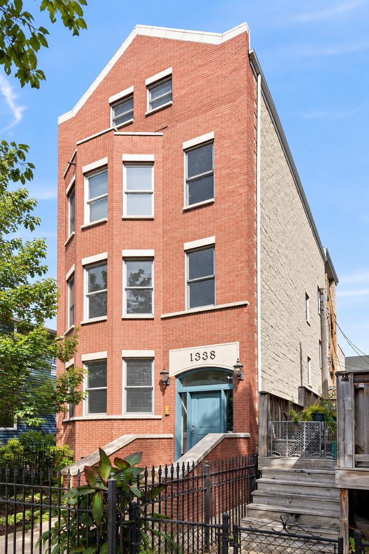 W Addison St, Chicago, IL 60613