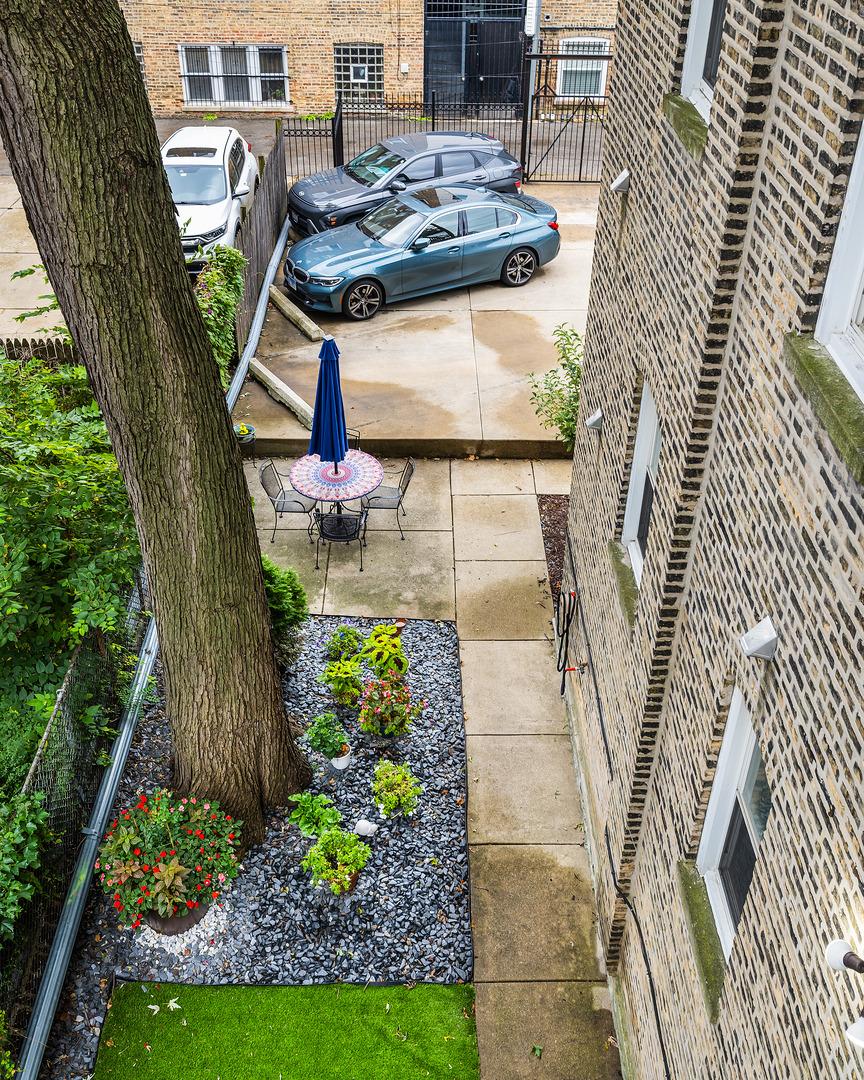 W Dickens Ave, Chicago, IL 60647