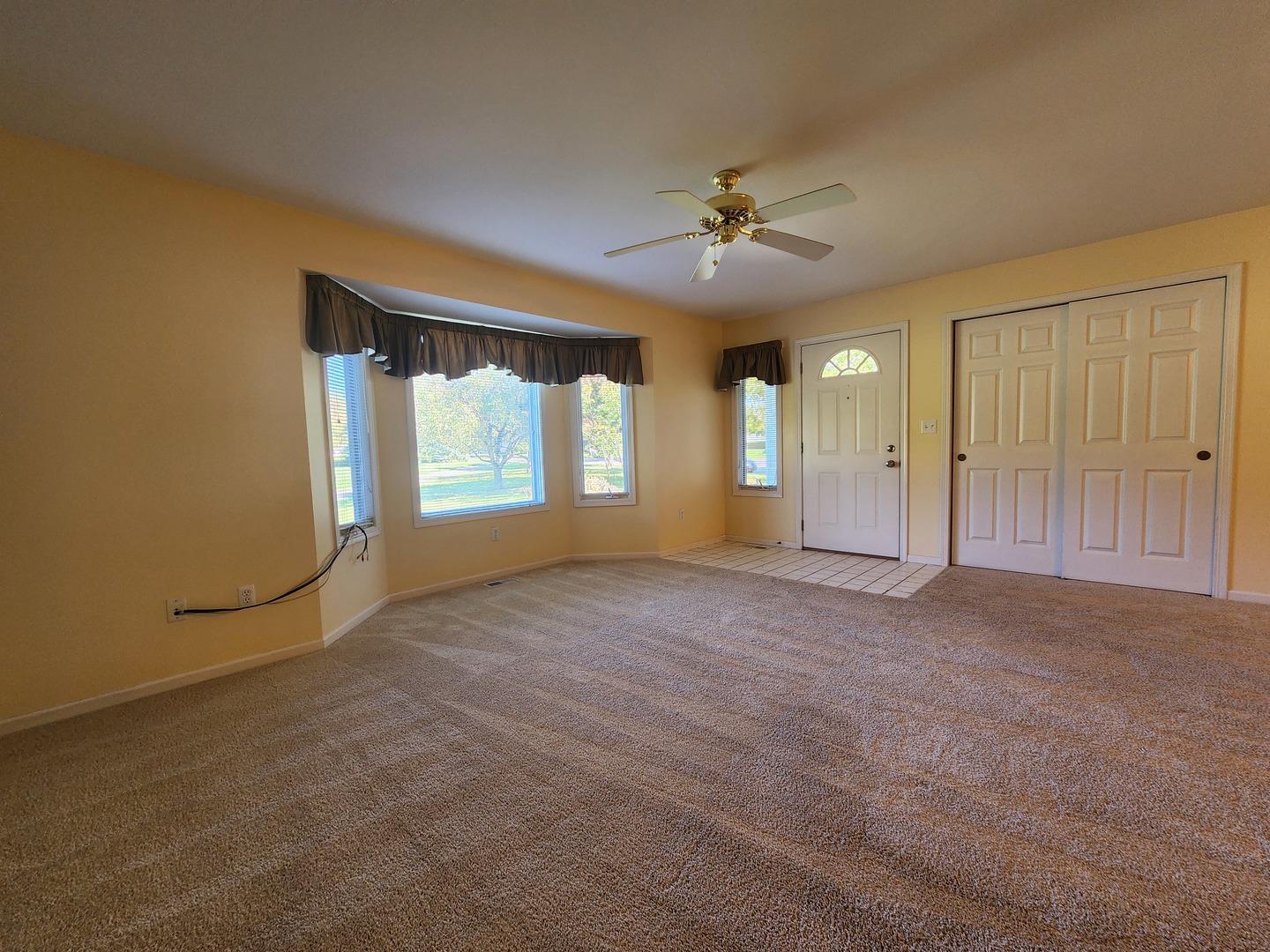 S Walnut Dr, North Aurora, IL 60542
