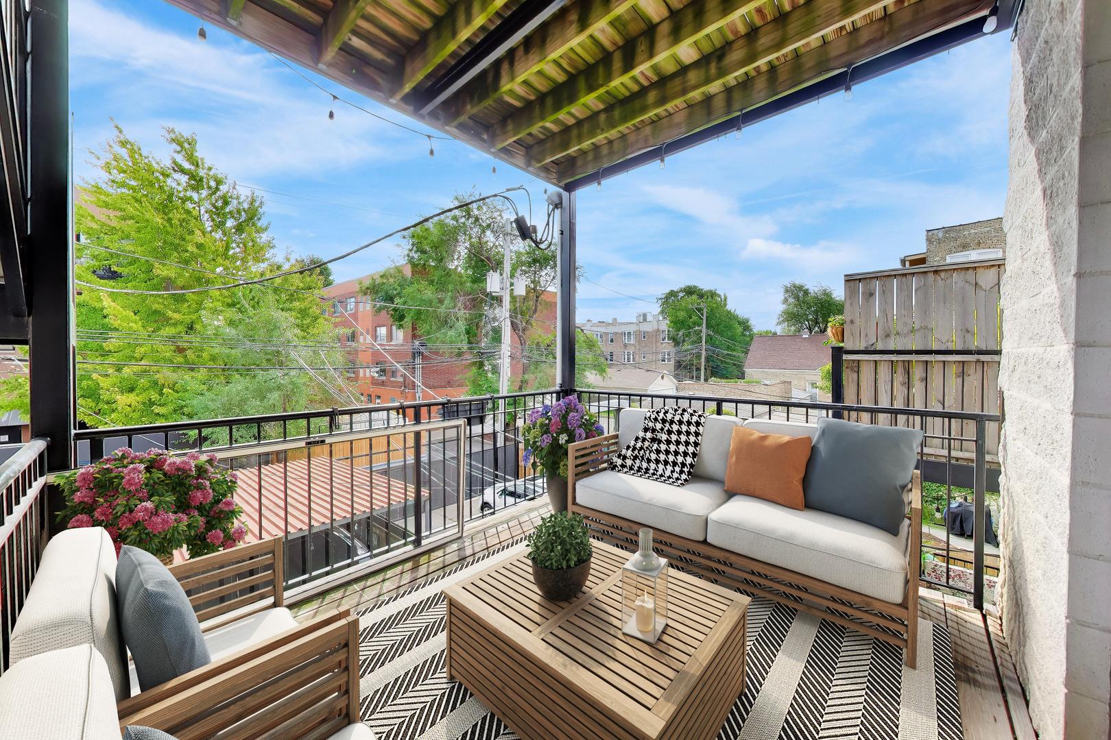 N Mozart St, Chicago, IL 60622
