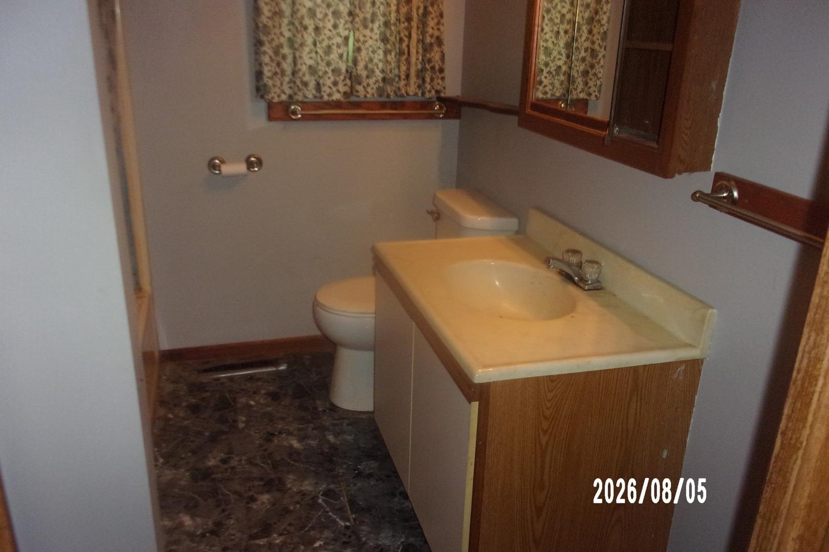 E Spruce St, Chatsworth, IL 60921