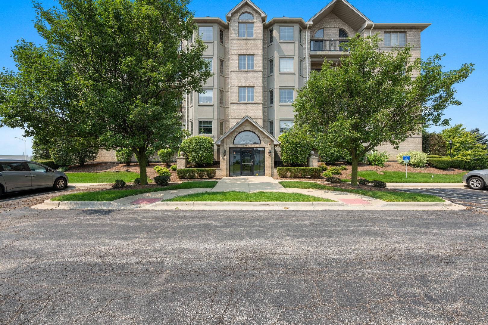 Woodward Ave, Woodridge, IL 60517