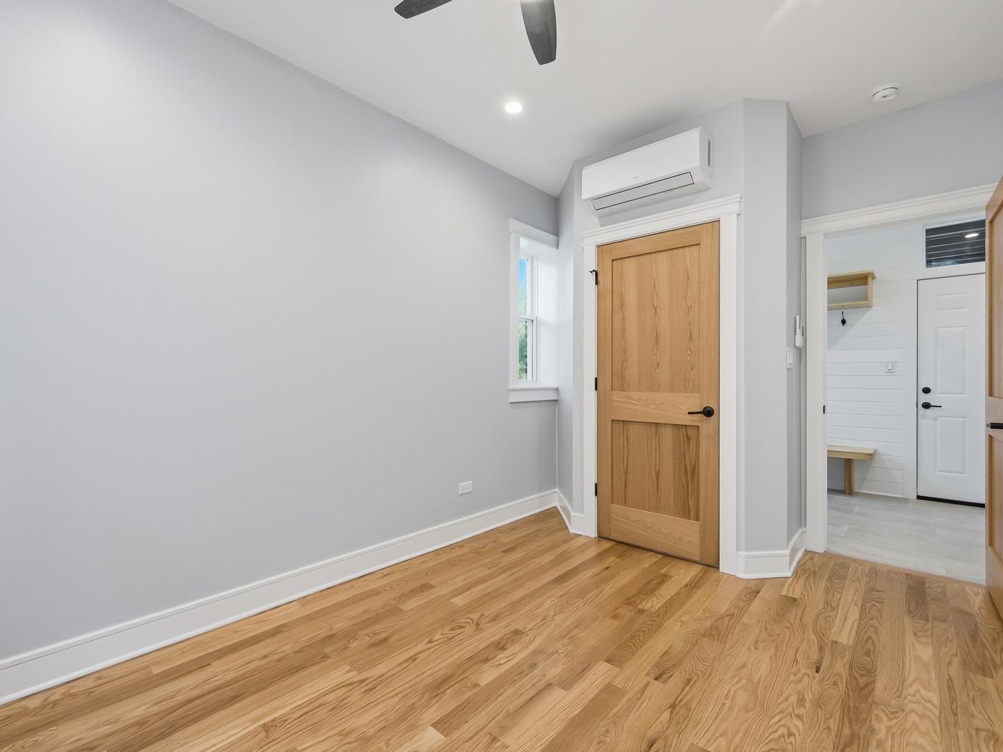 E 61st St, Chicago, IL 60637