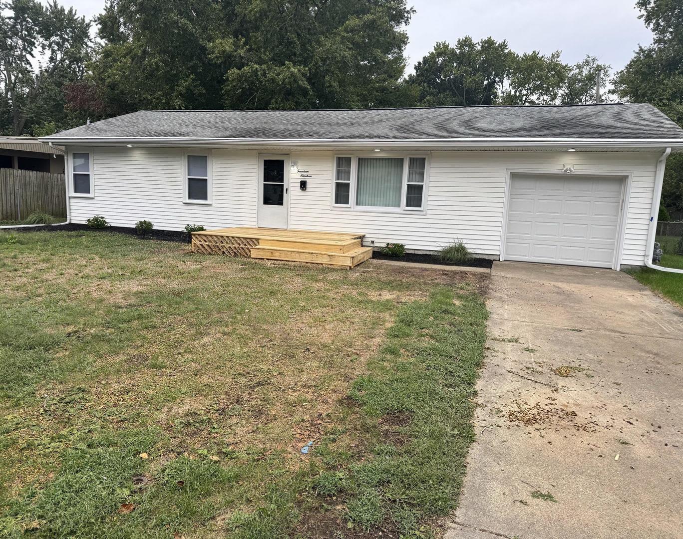 Cambridge Dr, Champaign, IL 61821