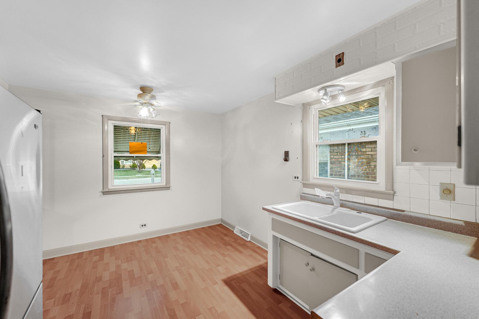 Lorel Ave, Burbank, IL 60459