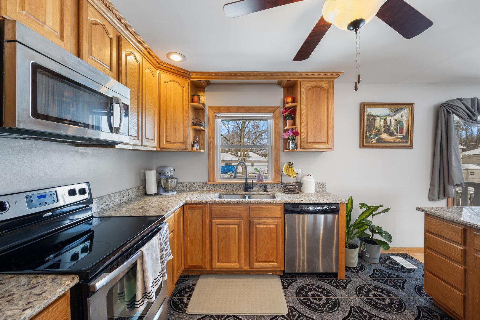 Larsen Ave, Streamwood, IL 60107