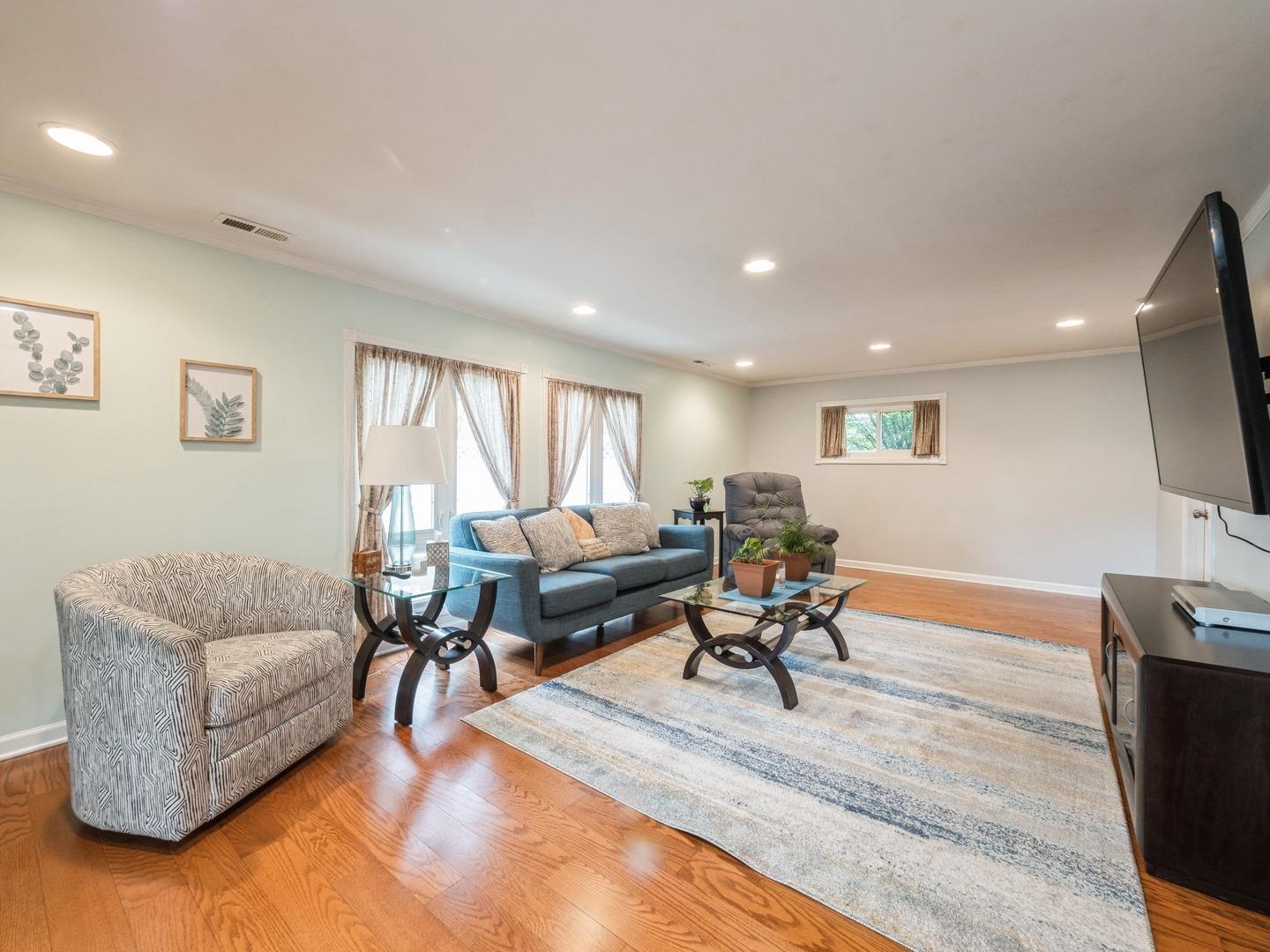 Harvard Ln, Hoffman Estates, IL 60169
