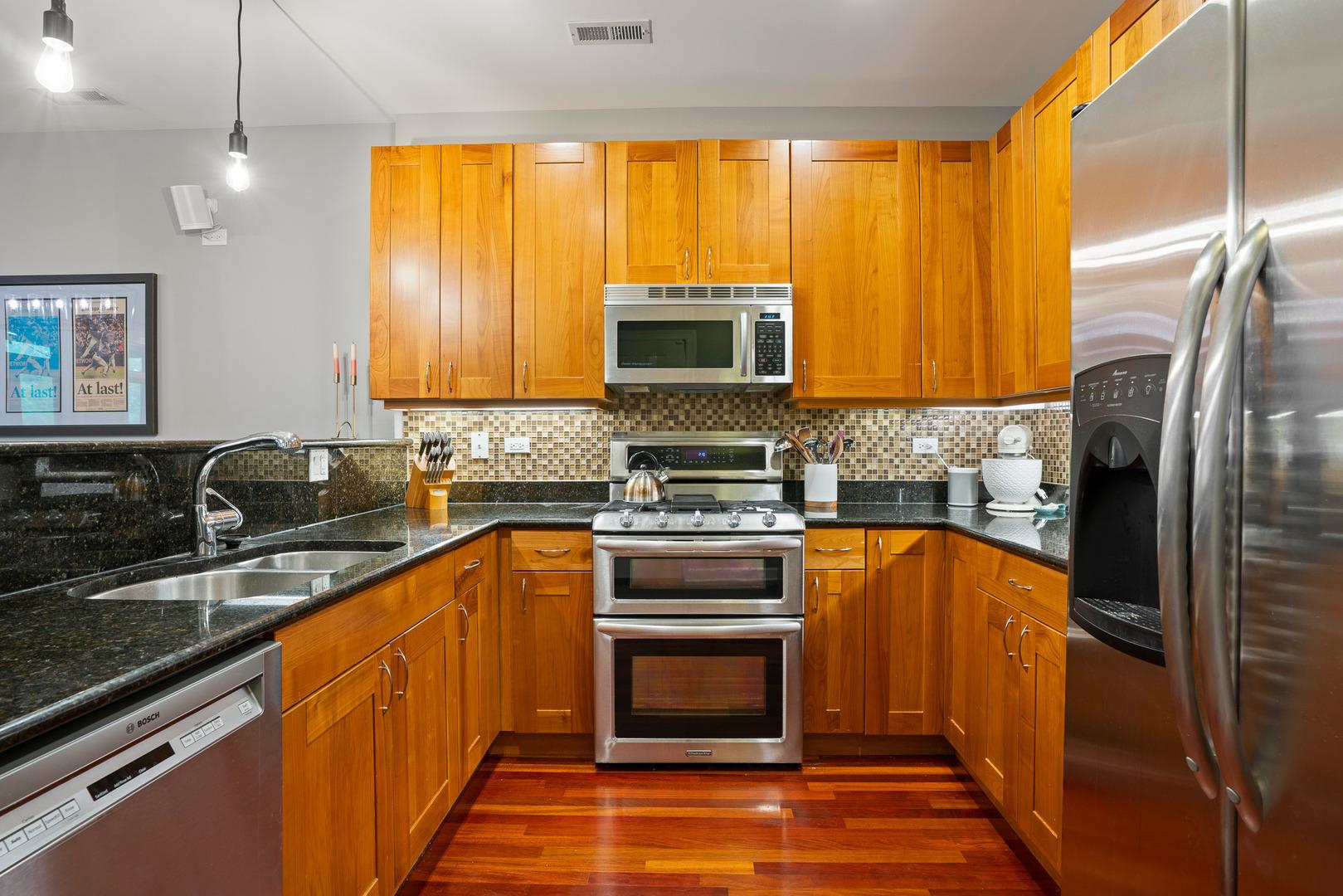 W Courtland Avenue 2, Chicago, IL 60622