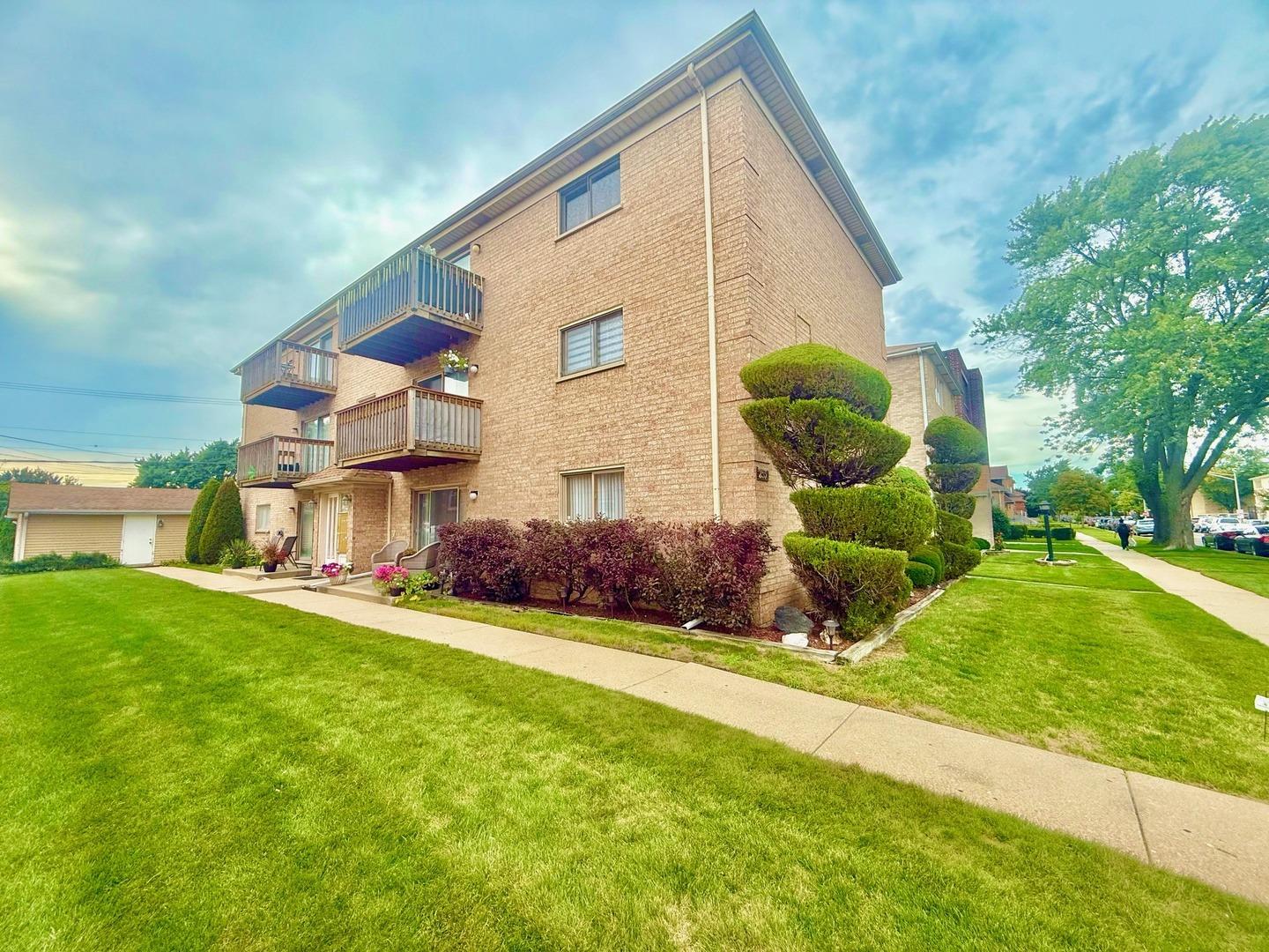N 72nd Ct, Elmwood Park, IL 60707