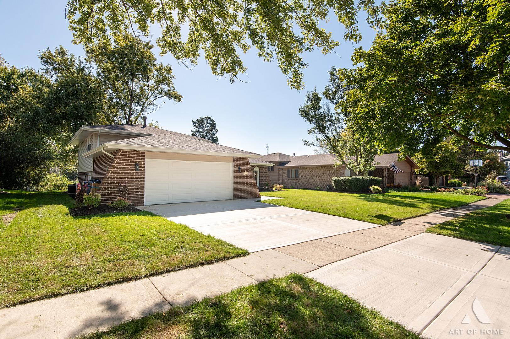 S Deerpath Ln, Palos Hills, IL 60465