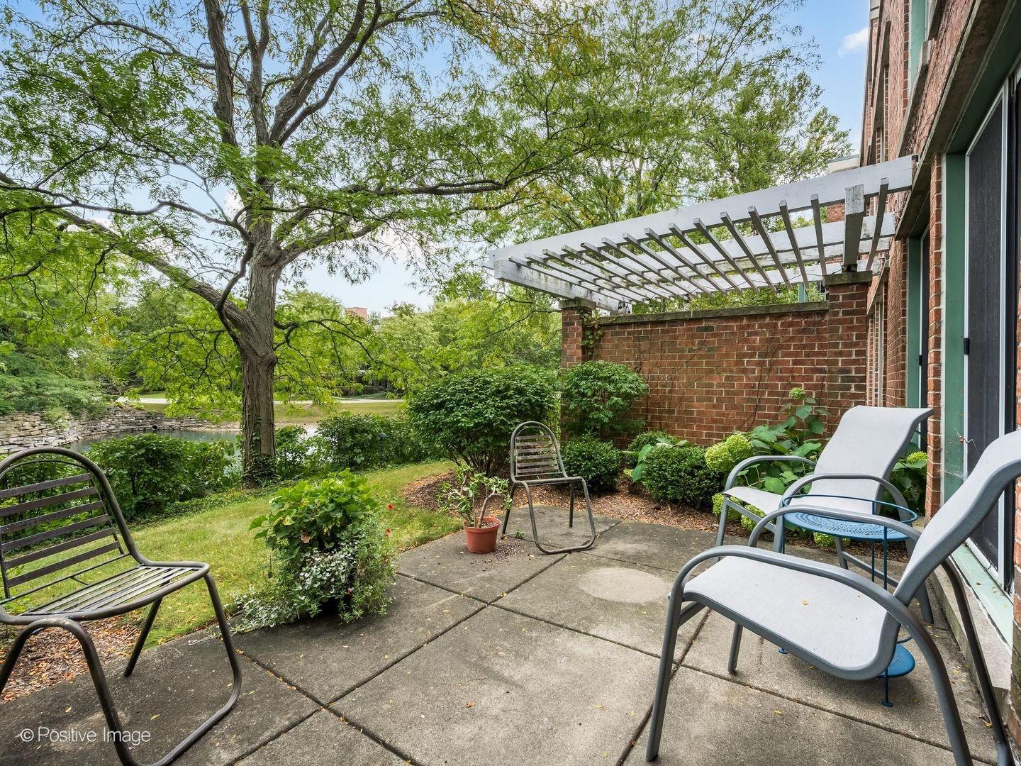 Arbor Ln, Northfield, IL 60093