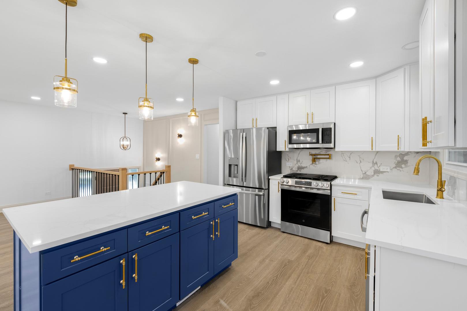 Eastwood Ln, Woodridge, IL 60517