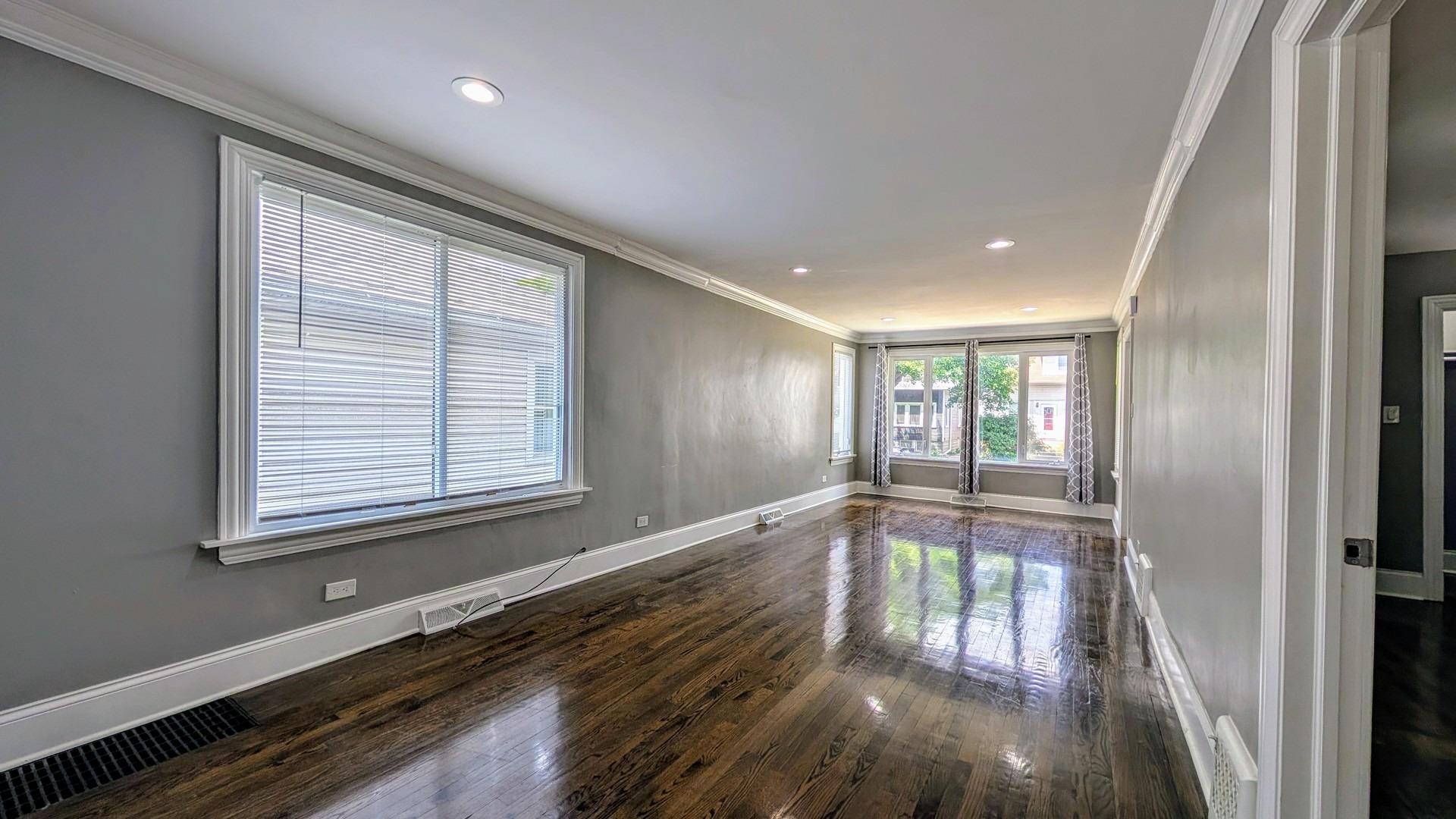 W Eastwood Ave, Chicago, IL 60630