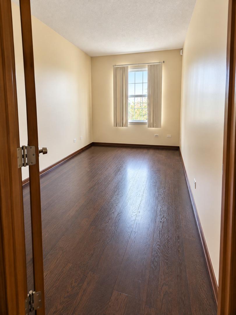 Hickory Pl, Country Club Hills, IL 60478