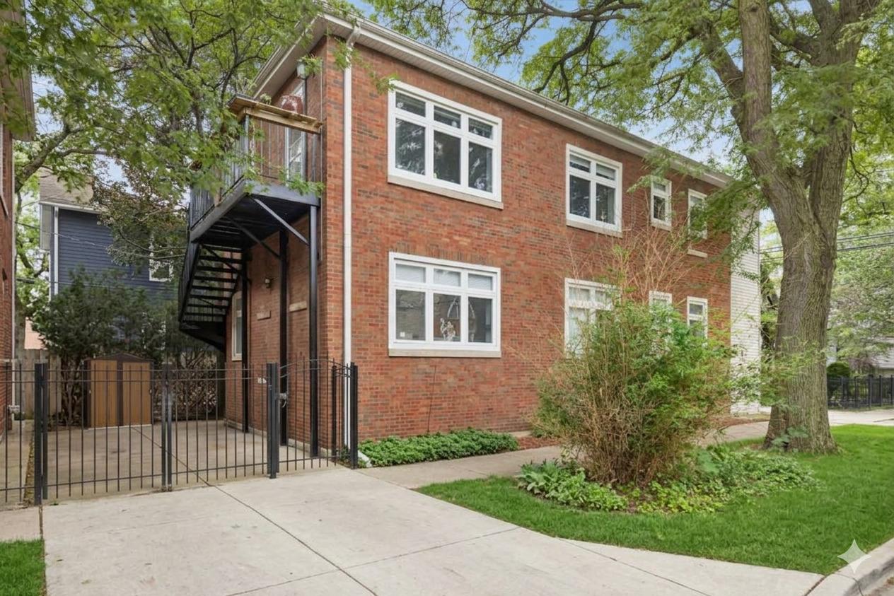N Campbell Ave, Chicago, IL 60647